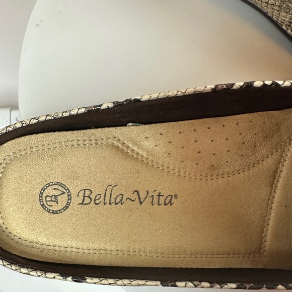 Women's BELLA VITA Taupe Snake Print Flat Loafer Mule With Chain Details Size9.5 - Picture 7 of 9